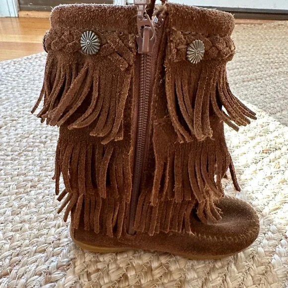 Minnetonka 3-Layer Fringe Bohemian Girls Leather Moccasin Boots Size 10 - Picture 9 of 14